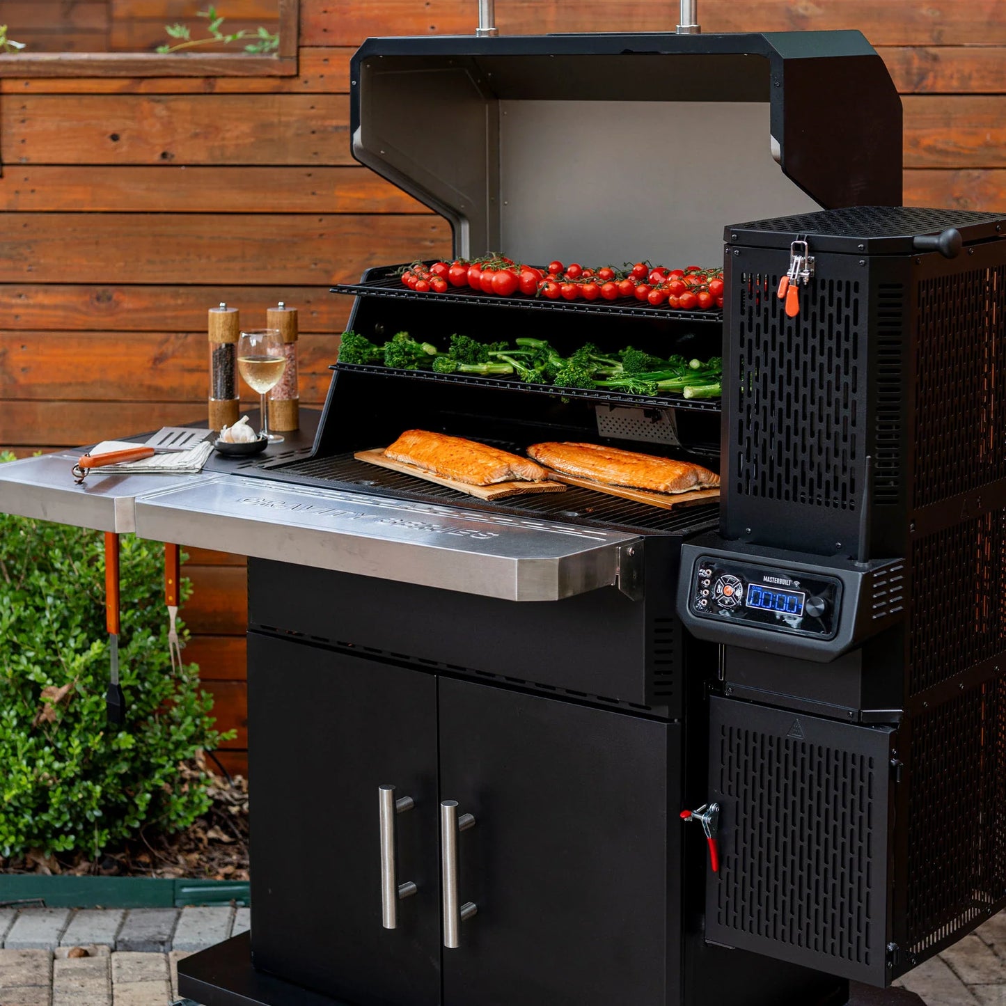 Masterbuilt Gravity Series 1150 digital kolgrill och rök. (Beställnings vara ca 2-3 vecka)