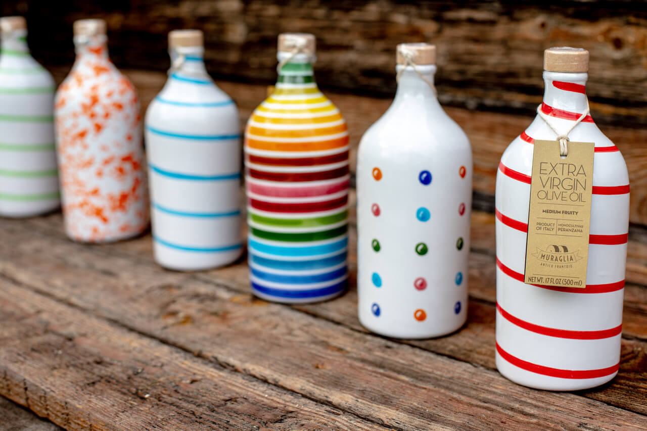 Italiensk extra virgin olivolja i en keramisk "Rainbow"-flaska och presentask "Muraglia MEDIUM FRUITY" 500 ml (medium fruktig)